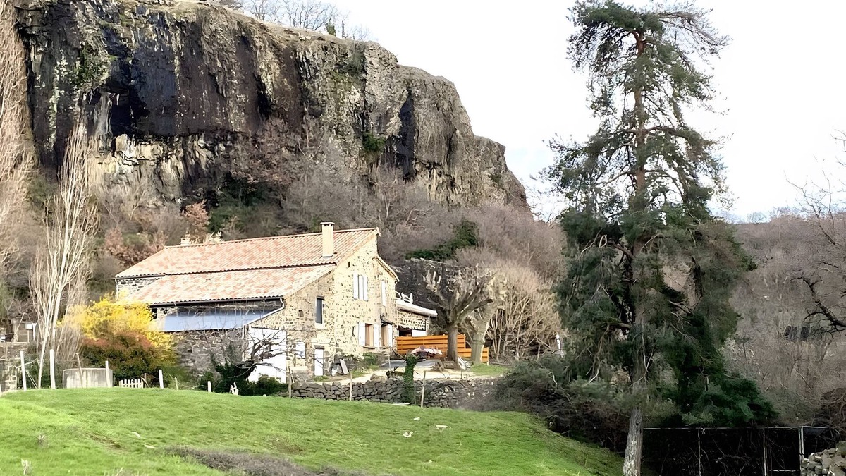 Saint-Pons House | Holiday Home 'Gîte Les Bourriaux À La Ferme De' with Mountain View