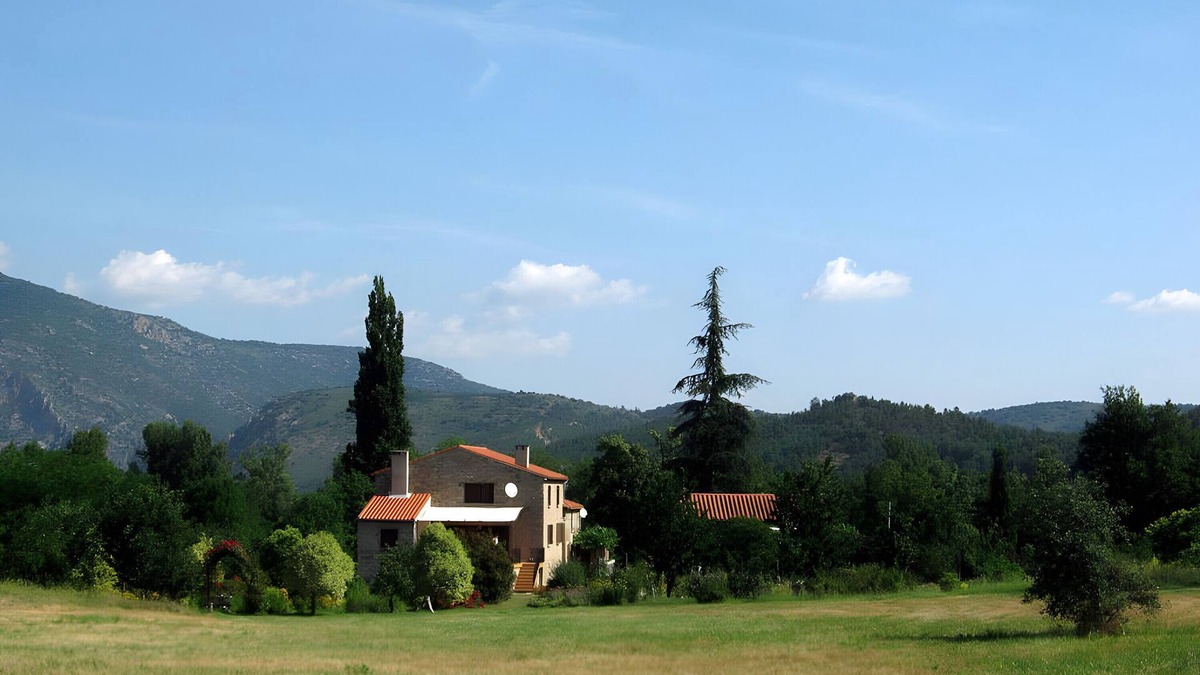 Sahorre House | Holiday Home 'Gîte Le Chant Des Oiseaux' with Mountain View, Wi-Fi and Air Conditioning