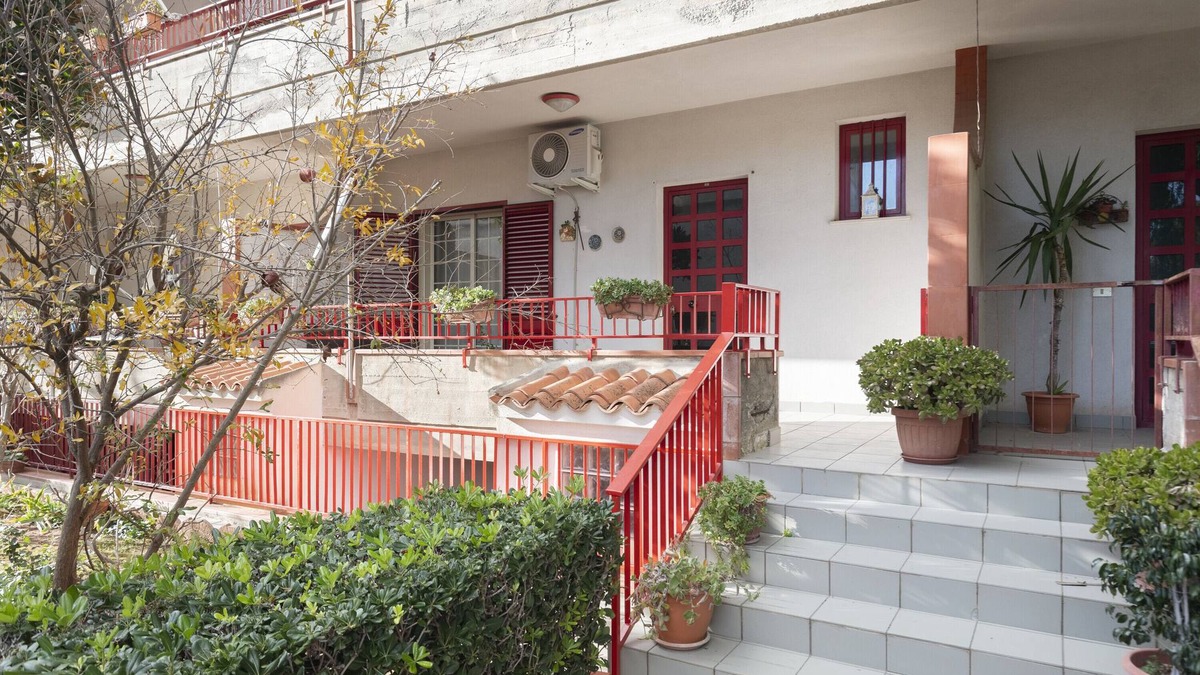 Partanna House | Holiday Home "Gmg - Mondello House" with Mountain View, Garden & Terrace