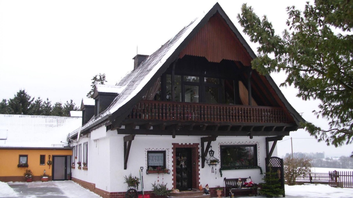 Auw House | Holiday home "Herzfenner L" with terrace