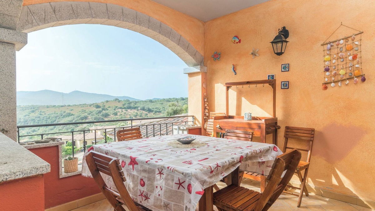 San Teodoro House | Holiday Home “Home Residence Barbara” with Garden & Balcony