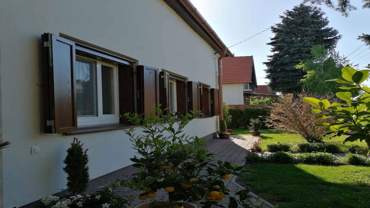 Balatonmariafurdo House | Holiday home with poll and internet