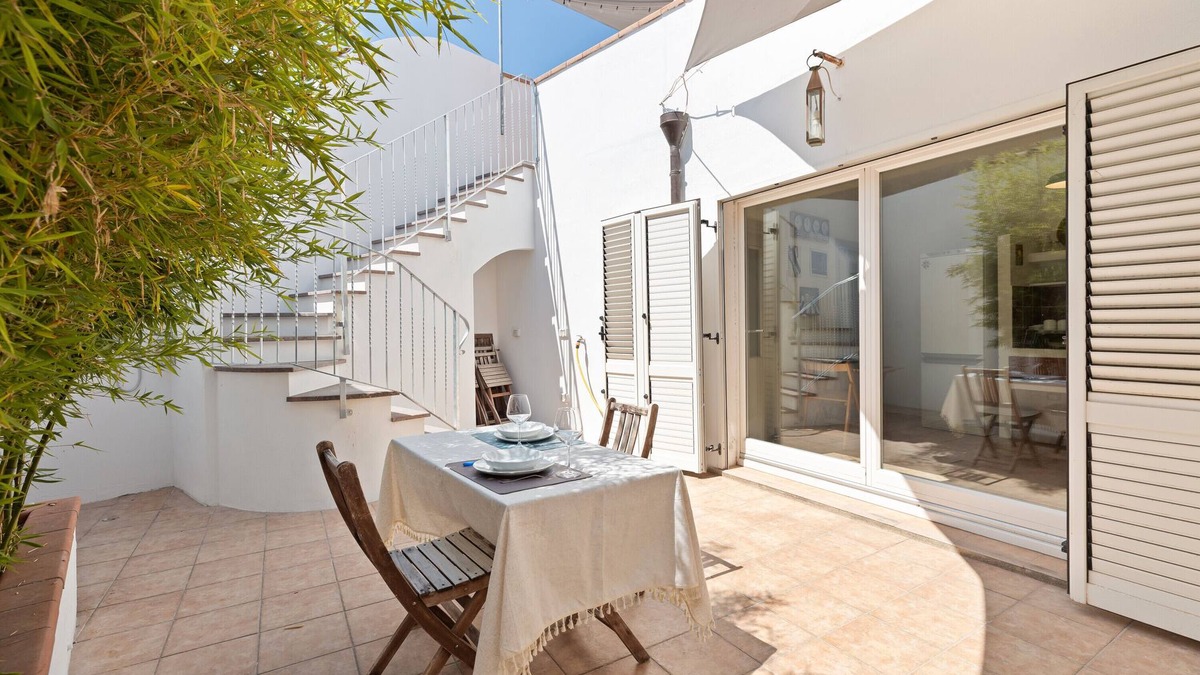 Tresnuraghes House | Holiday Home 'I Tre Nuraghi' with Mountain View, Wi-Fi and Air Conditioning