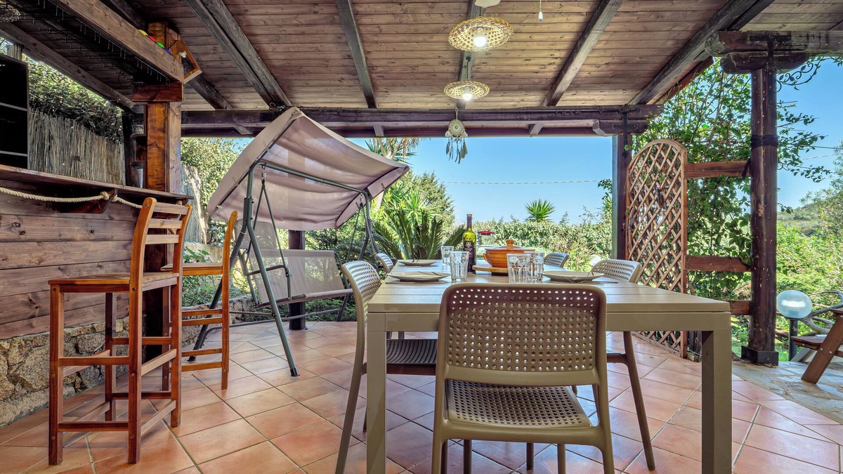 San Teodoro House | Holiday Home 'Il Carrubbo' with Mountain View, Private Terrace and Air Conditioning