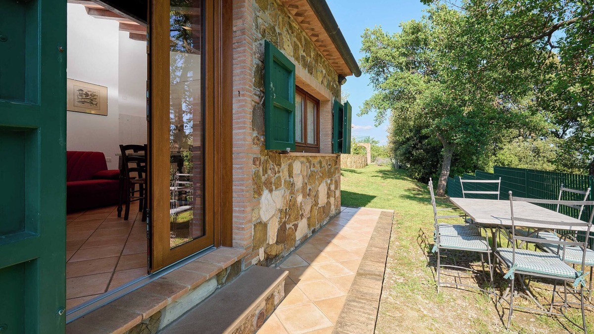 Suvereto House | Holiday Home 'Il Quercione' with Private Terrace, Wi-Fi and Air Conditioning