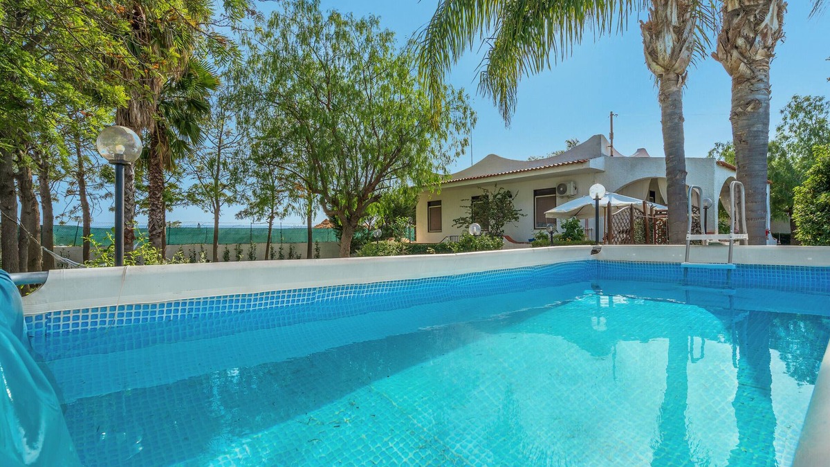 Syracuse Villa | Holiday Home 'Il Villino di Cetty' with Private Pool, Wi-Fi and Air Conditioning