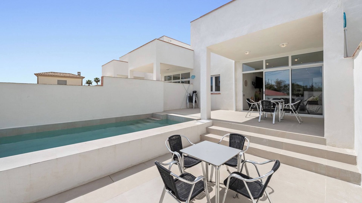 El Ligallo del Ganguil House | Holiday Home 'Illa De Buda' with Mountain View, Wi-Fi and Air Conditioning