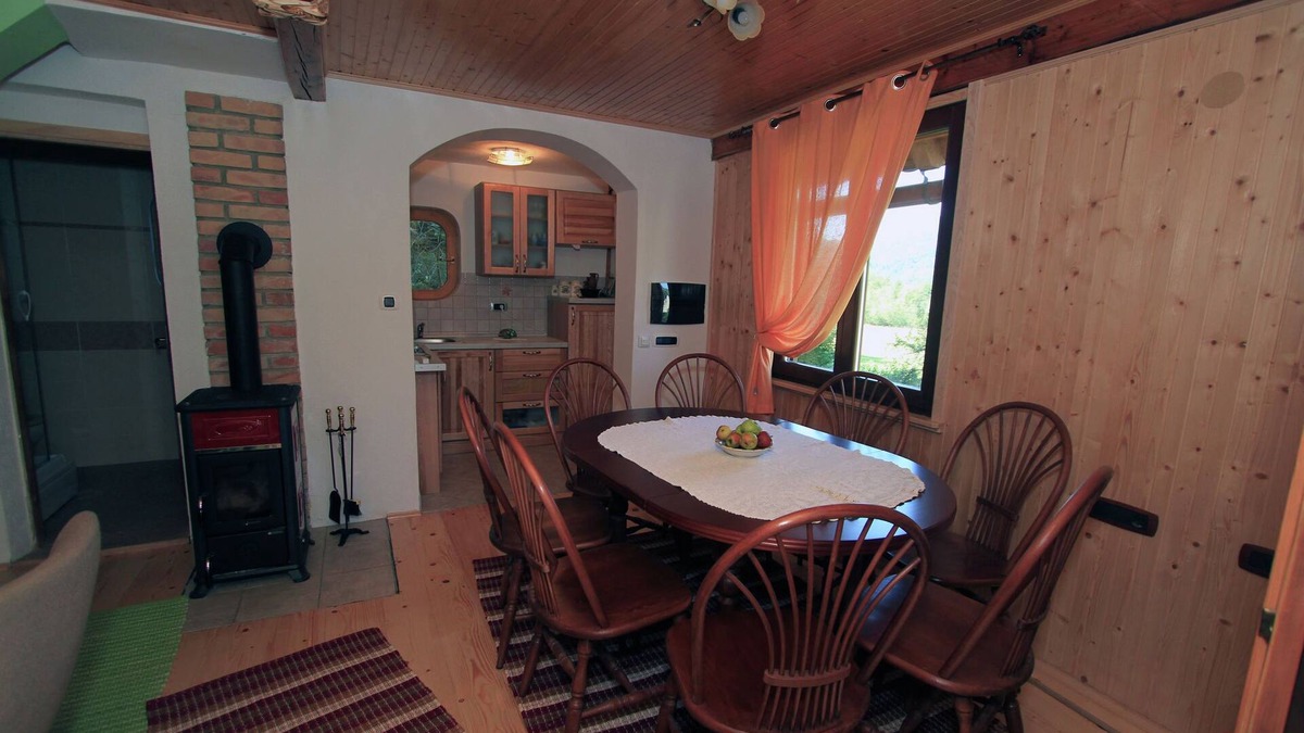 Brod na Kupi House | Holiday Home in Brod na Kupi by River Kupa
