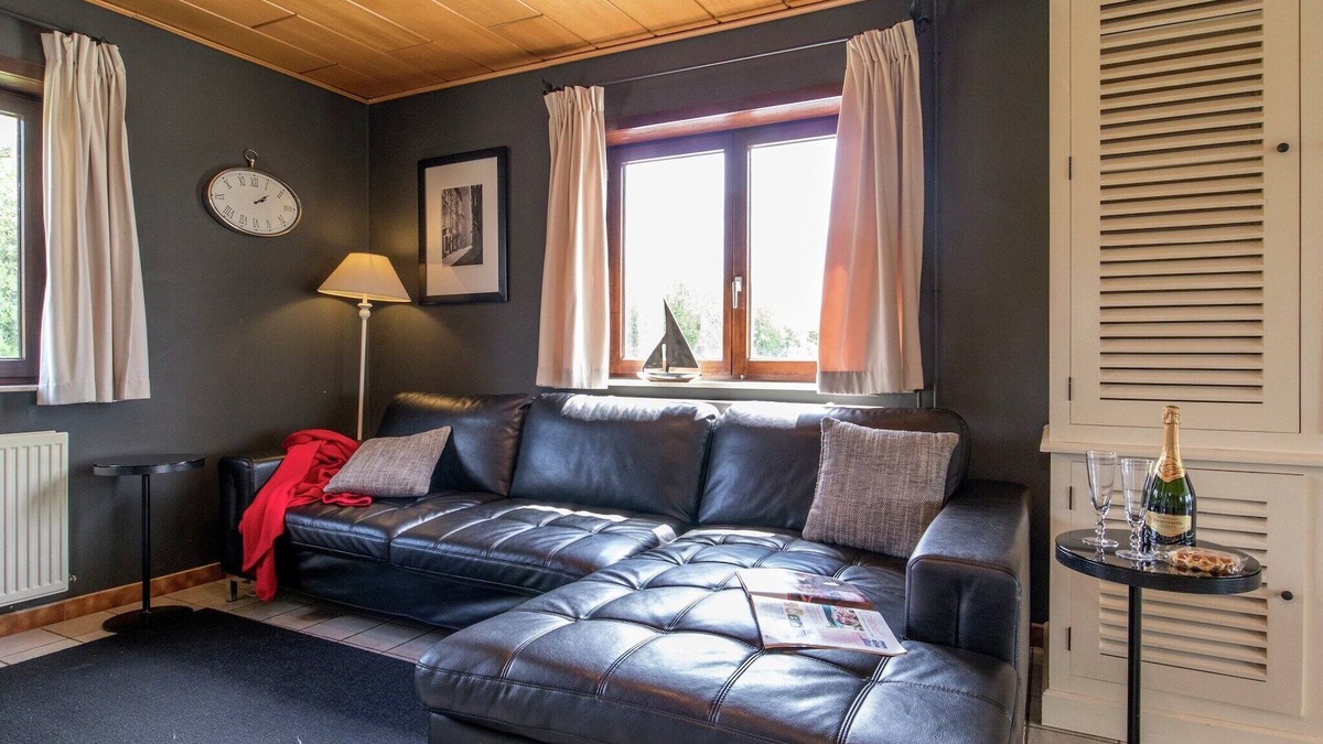 Beffe House | Holiday Home in Rendeux with Finnish Sauna