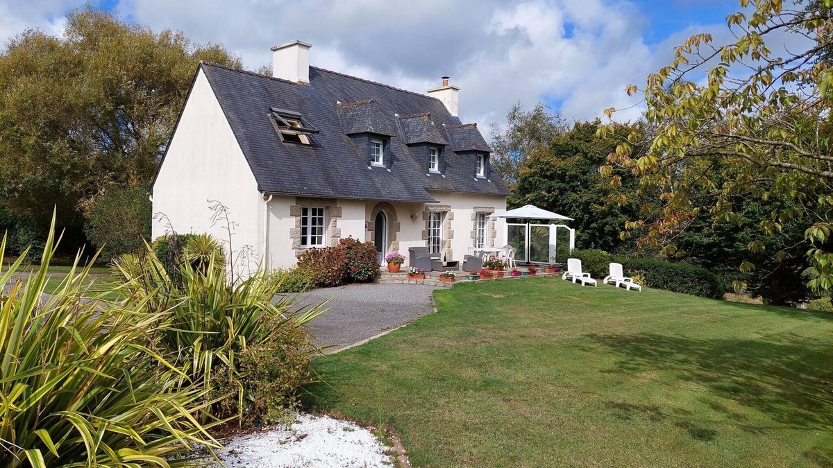 Plouenan House | Holiday Home in Brittany near Penze River