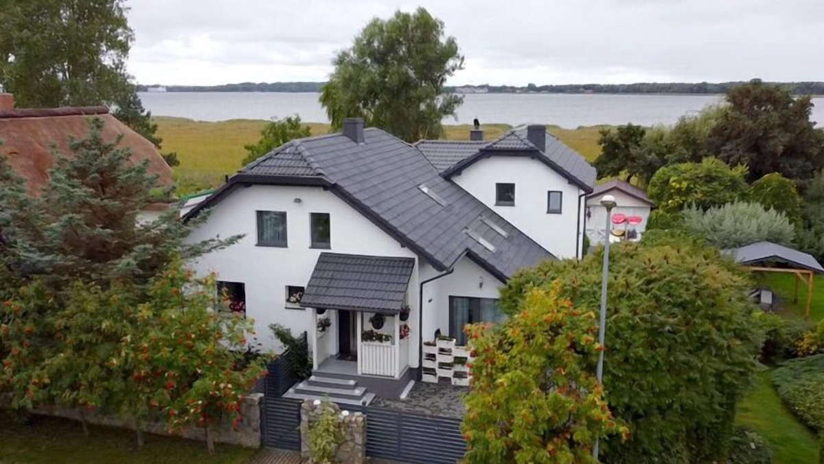Dziwnowek House | Holiday Home in Dziwnowek with Pool & Beach