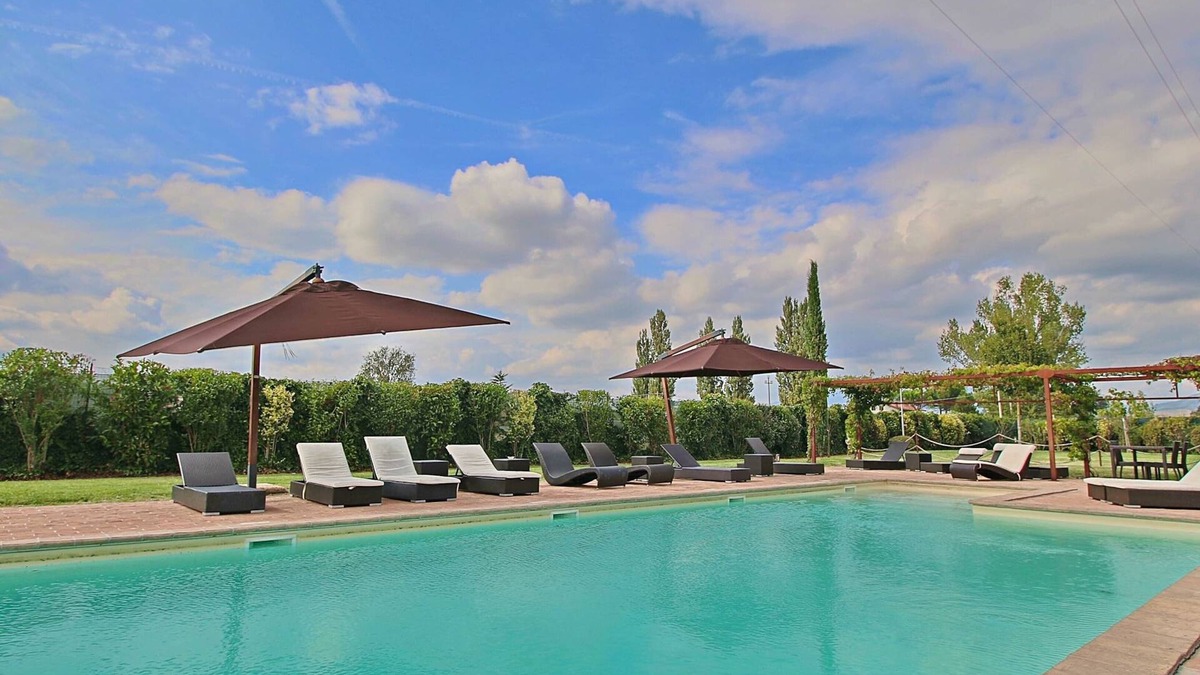Foligno House | Holiday Home in Foligno With Pool & BBQ