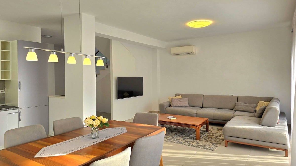 Ishem Villa | Holiday Home in Gjiri Lalzit near Sandy Beach