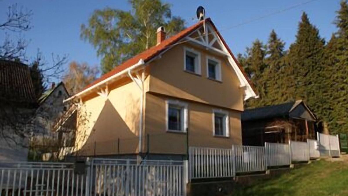 Igal House | Holiday home in Igal with terrace and barbecue