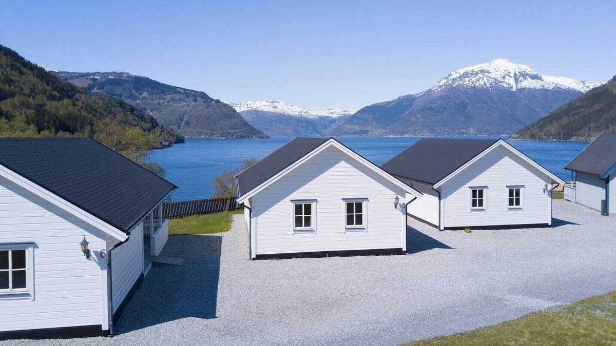 Kinsarvik House | Holiday home in Kinsarvik with sea view