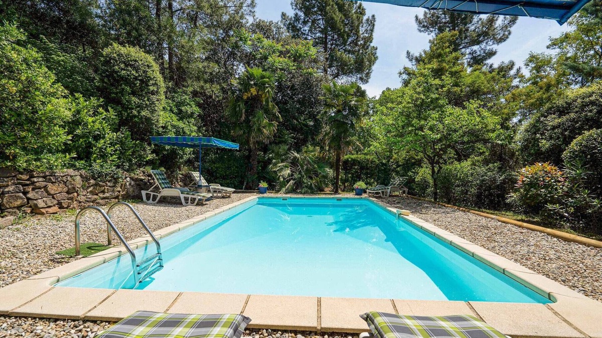 Les Salelles House | Holiday Home in Les Salelles with Private Pool