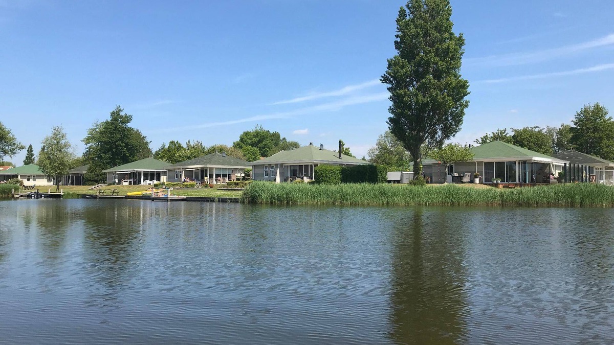 Makkum House | Holiday home in Makkum Sauna and beautiful view