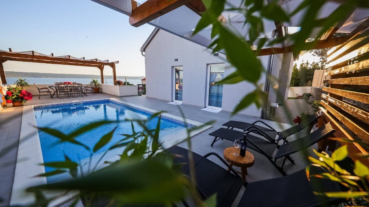 Maslenica House | Holiday Home in Maslenica with Sea View