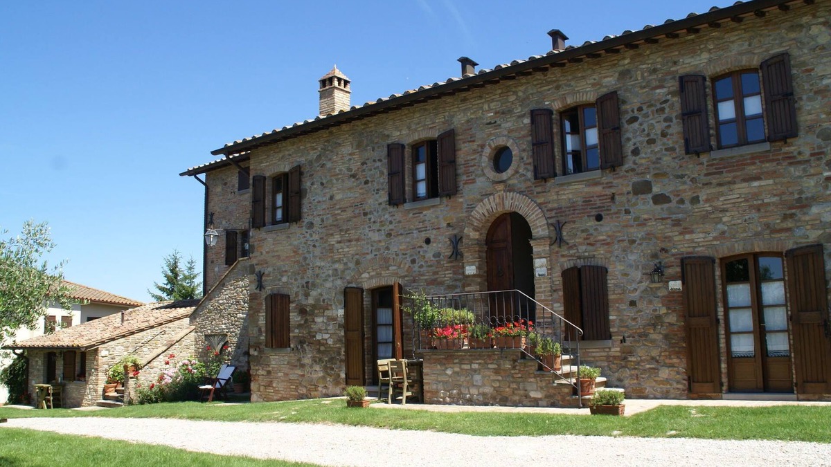 Montone House | Holiday Home in Montone with Pool