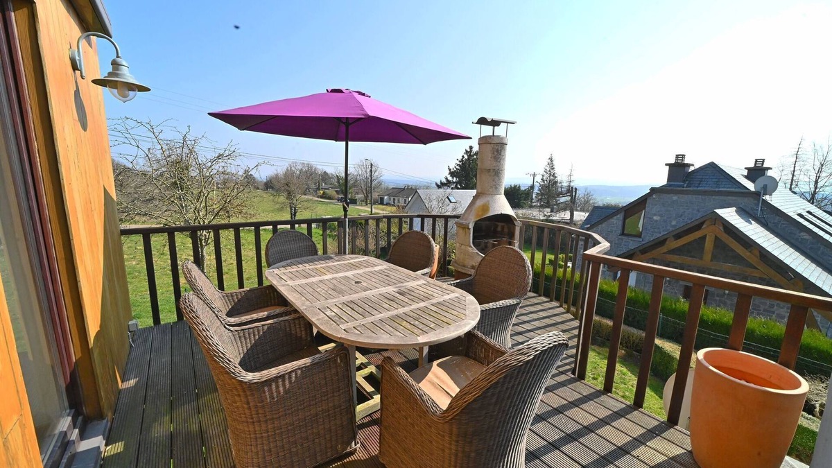 Somme-Leuze House | Holiday Home in Noiseux with BBQ Terrace