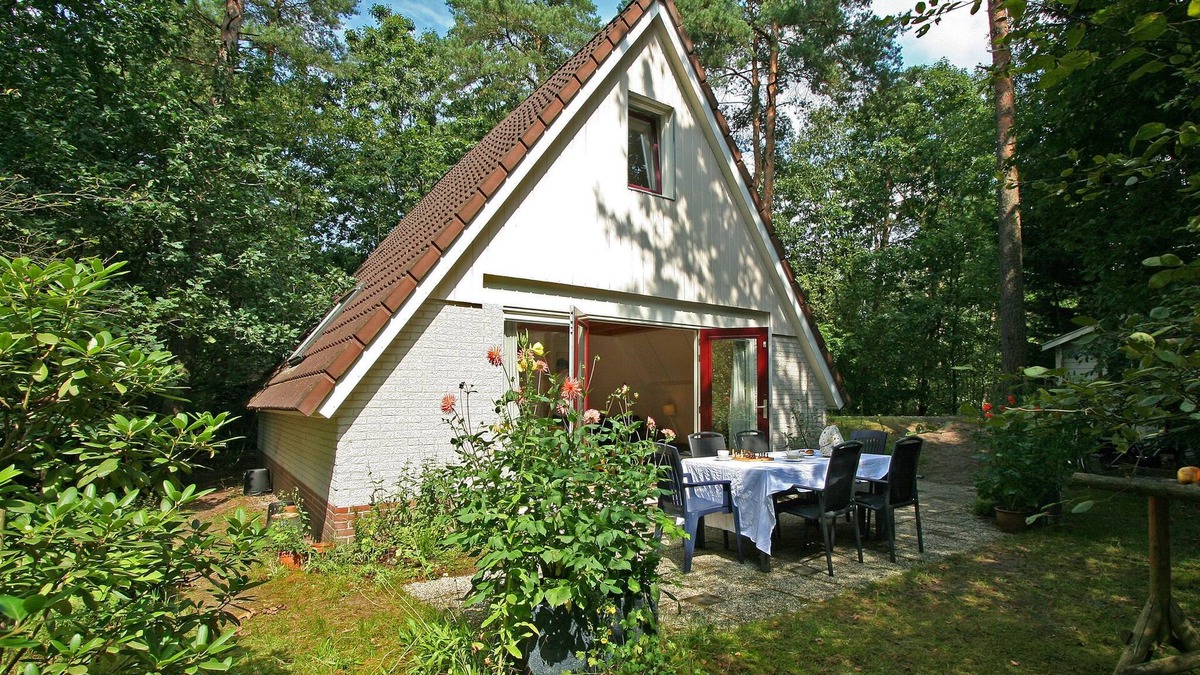Nunspeet House | Holiday Home in Nunspeet near Forest