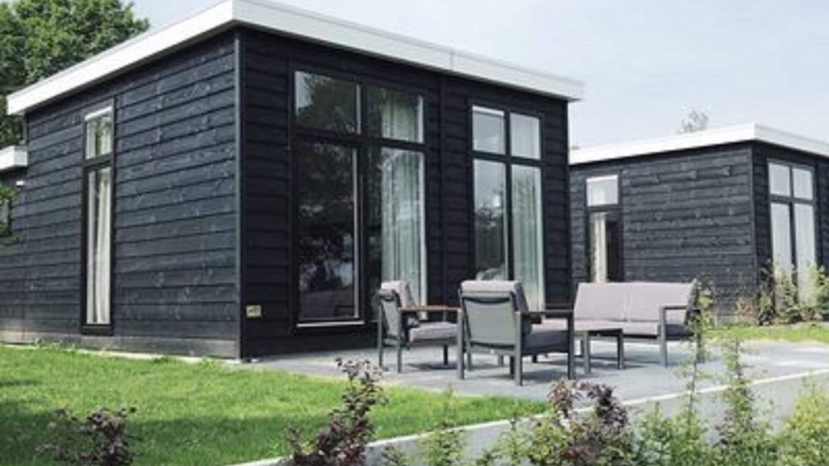 Zuna Cottage | Holiday Home in Overijssel With Garden Terrace