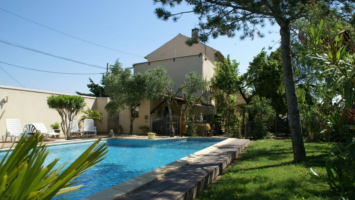 Piolenc House | Holiday Home in Provence with Pool & Tennis