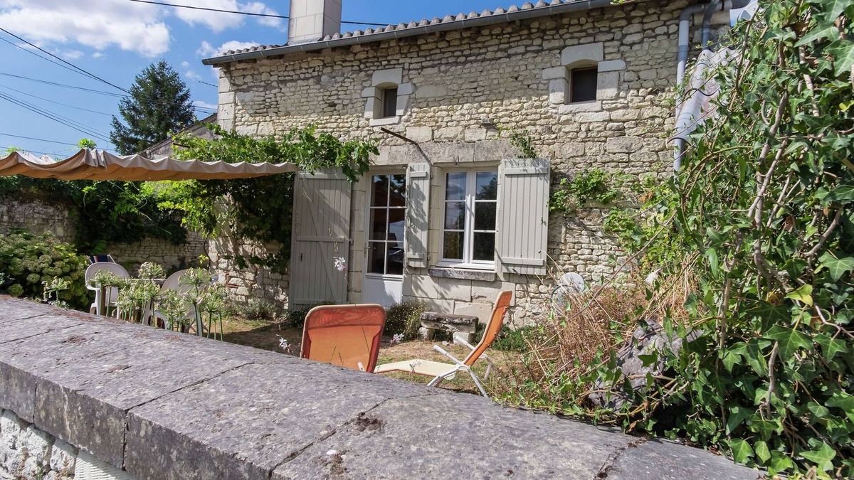 Sossais House | Holiday Home in Puygareau near Poitiers