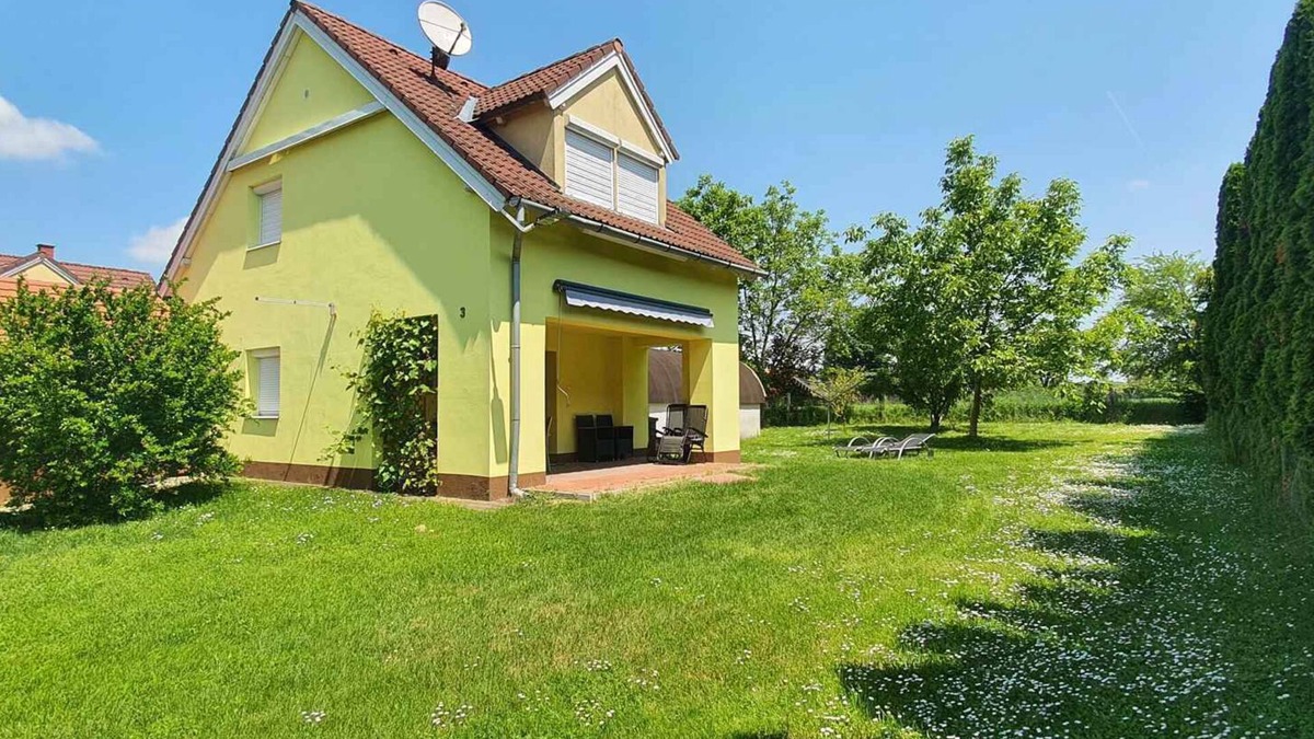 Balatonbereny House | Holiday home in undisturbed peace with a huge garden