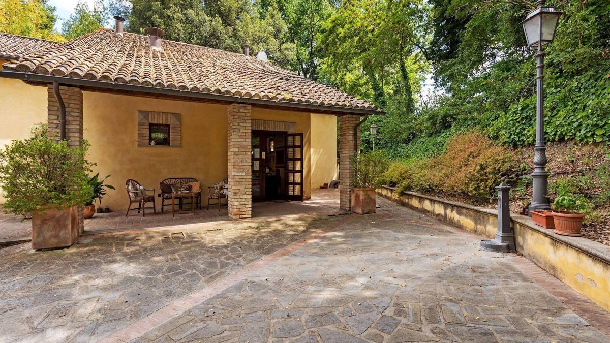 Perugia Apartment | Holiday Home in Umbria with Pool