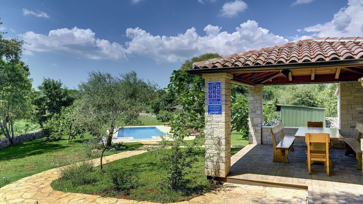 Valtura House | Holiday Home in Valtura near the Sea