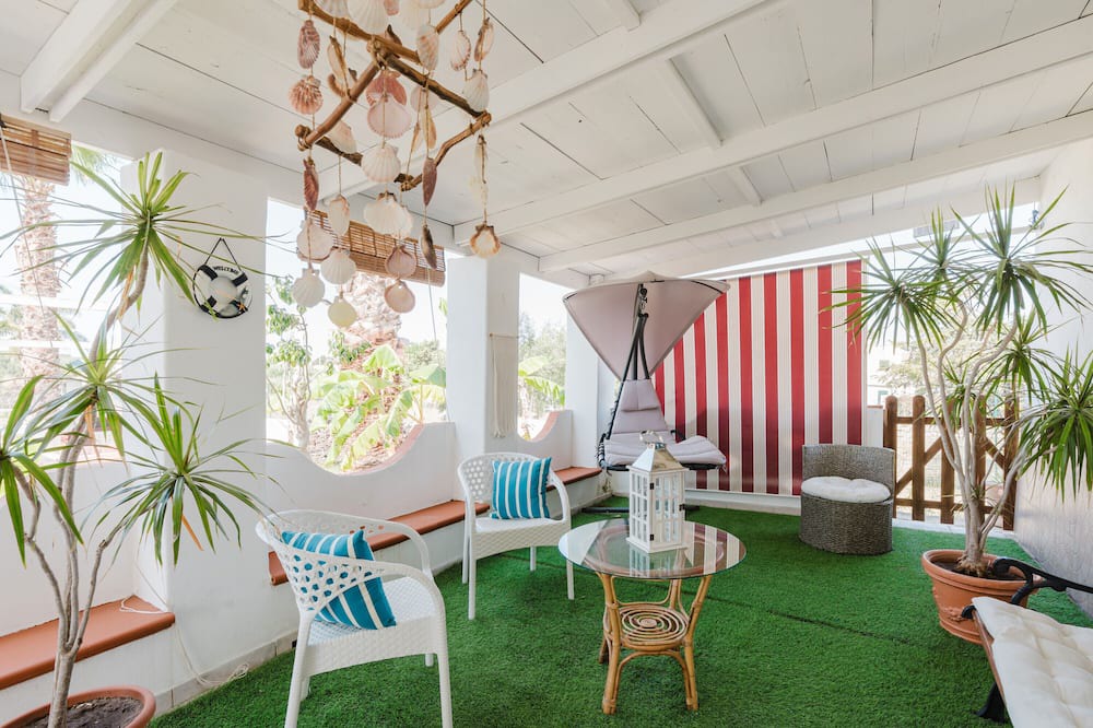 Contrada Fiori Sud House | Holiday Home 'La Del Mare' with Private Garden, Wi-Fi and Air Conditioning