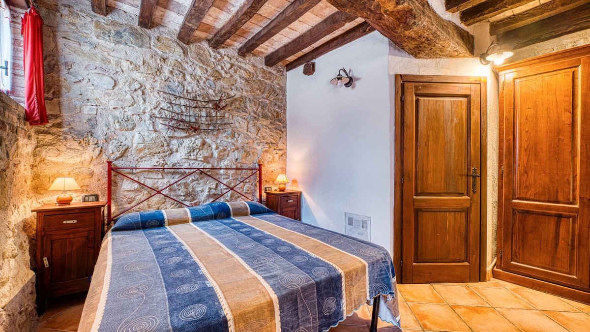 Giano dell'Umbria Other | Holiday Home 'Casale Storico XVII Sec - Rosa' with Mountain View, Shared Pool and Wi-Fi