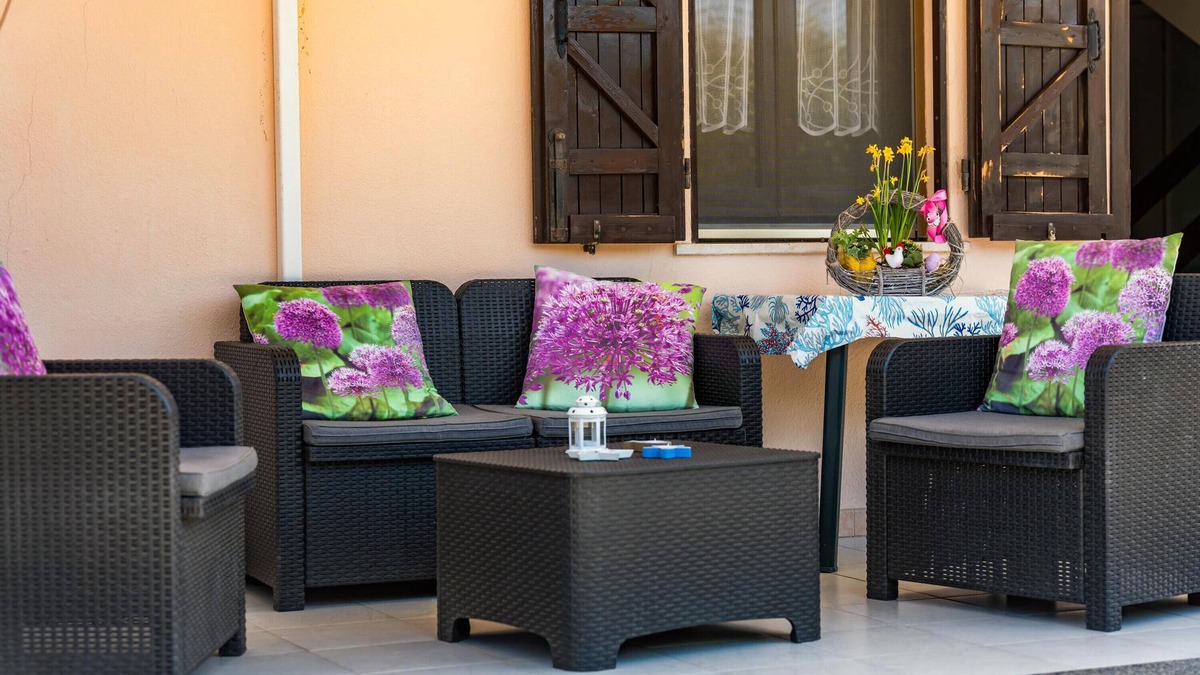 Capitana Apartment | Holiday Home 'Olmi' with Private Terrace, Wi-Fi and Air Conditioning