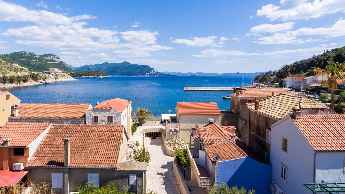 Trstenik House | Holiday Home Jasenka Trstenik - Duplex One Bedroom Apartment with Terrace and Side Sea View