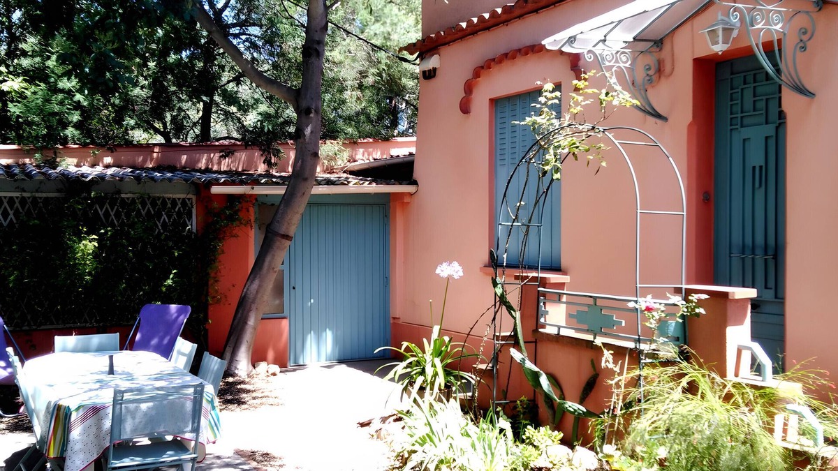 Sorede House | Holiday Home 'Jonquille' with Mountain View, Private Terrace and Wi-Fi