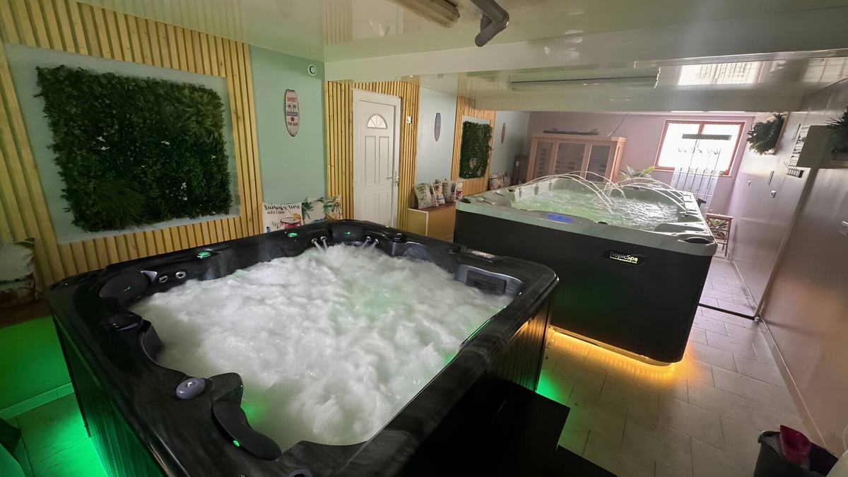 Maubert-Fontaine House | Holiday Home 'Le Repos Du Lièvre' with Private Terrace, Private Garden and Wi-Fi