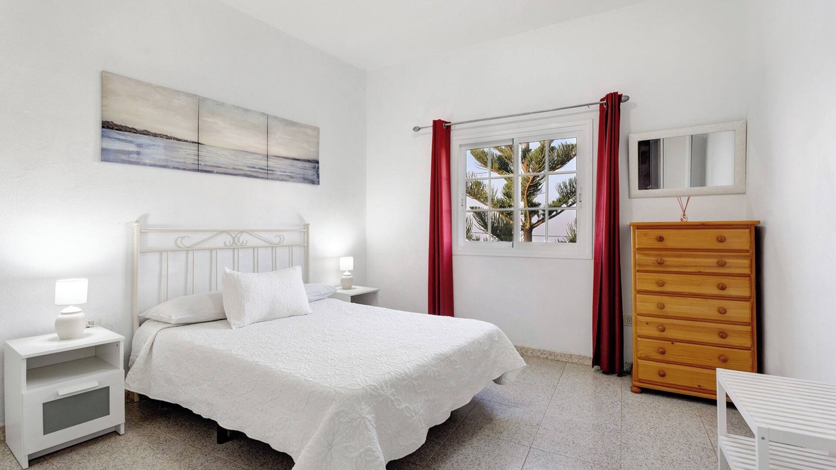 Mocanal House | Holiday Home 'La Asomadita' with Sea View, Private Terrace and Wi-Fi