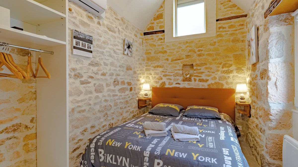 Lacave House | Holiday Home 'La Boutique Germain 4 to 6 Persons' with Private Terrace