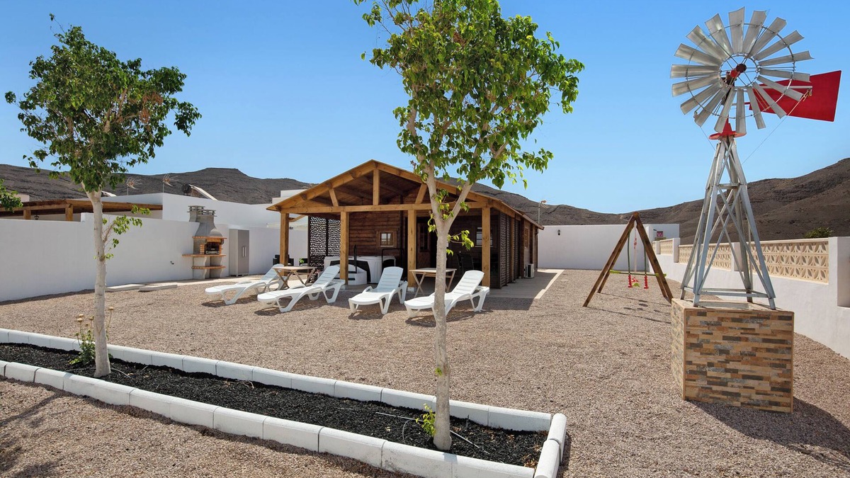 Gran Tarajal Cabin | Holiday home La Cabañita de Javi with Sea View, Garden & Wi-Fi