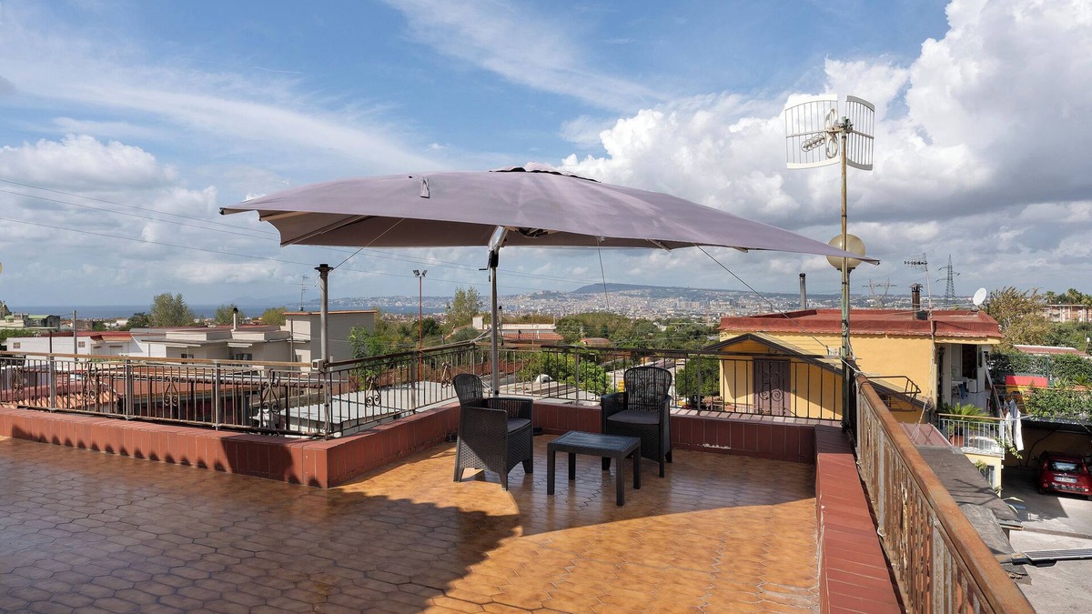 Ercolano House | Holiday Home 'La Casa Di Giulia' with Sea View, Wi-Fi and Air Conditioning
