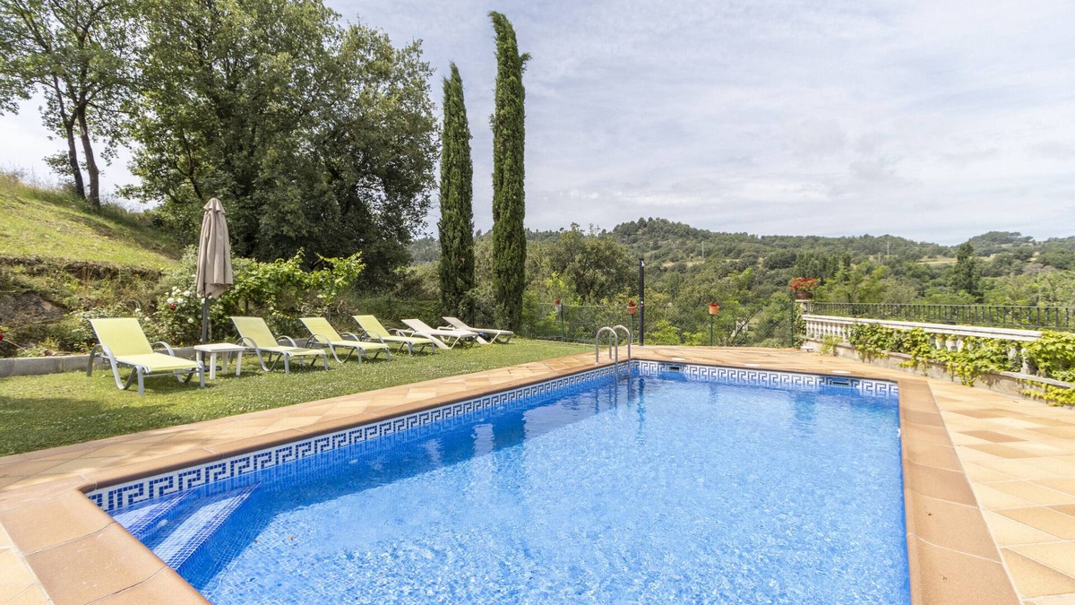 Olvan House | Holiday Home 'La Granja' with Mountain View, Wi-Fi and Air Conditioning