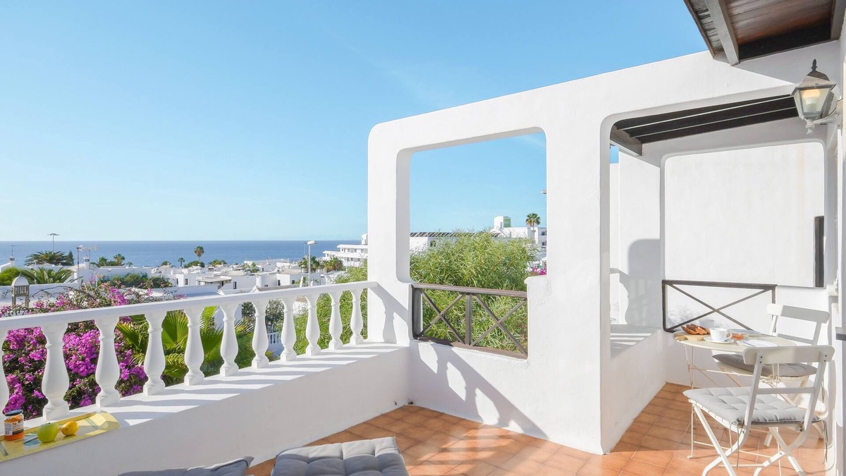 Puerto del Carmen House | Holiday Home "La Lujancita" Close to Beach with Terrace, Ocean Views & Wi-Fi