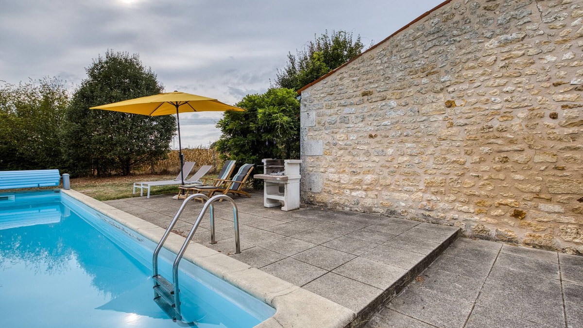 Champagnolles House | Holiday Home 'La Musardière' with Private Pool, Private Terrace and Wi-Fi