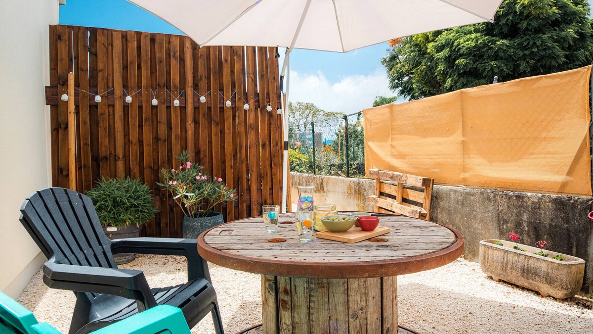 Voiron House | Holiday Home 'La Margotte' with Private Terrace, Private Garden and Wi-Fi