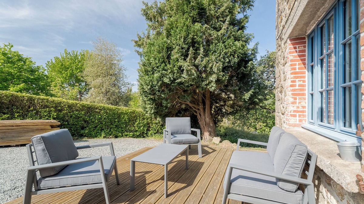 Saint-Coulomb House | Holiday Home 'La Petite Ville Aze Près De St Malo' with Lake View, Private Terrace and Wi-Fi