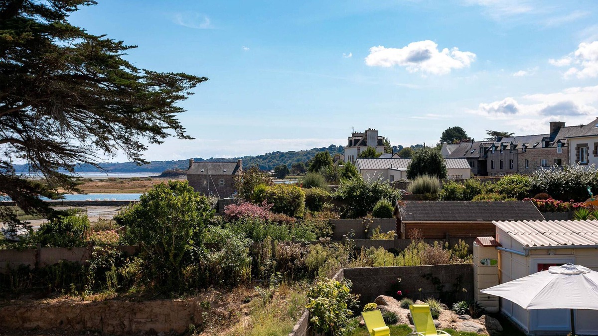 Paimpol House | Holiday Home 'Le Paradis Sur Mer' with Private Terrace and Private Garden