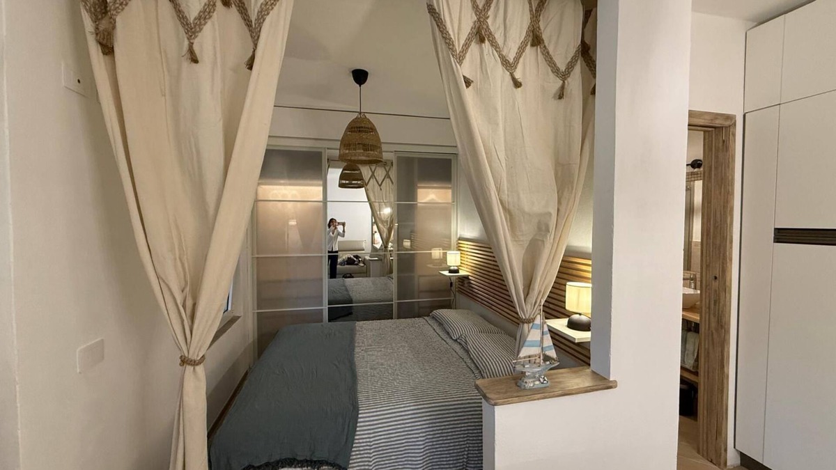Porto Istana House | Holiday Home 'Le Vele' with Shared Pool, Private Garden and Air Conditioning