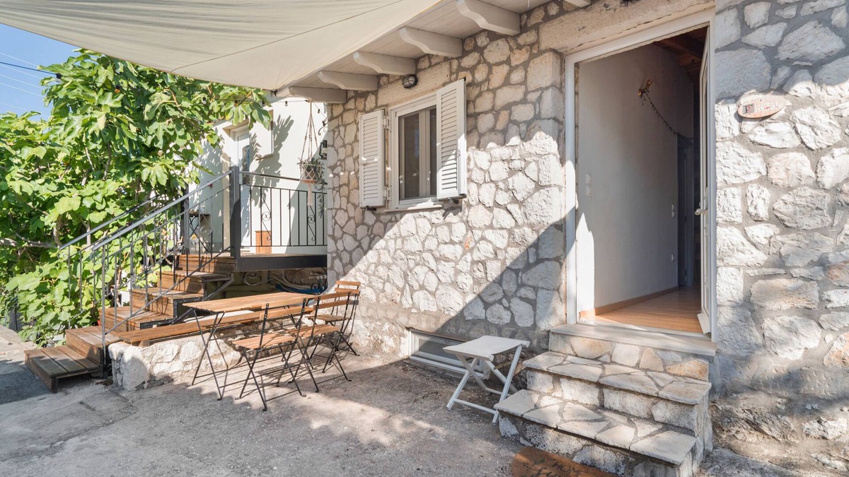Fternon House | Holiday Home 'Linaki' with Sea View, Wi-Fi and Air Conditioning