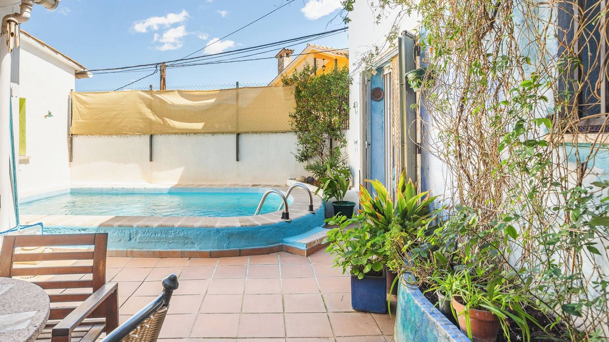 Arbucies House | Holiday Home 'Loft Elisa' with Shared Pool, Shared Terrace and Wi-Fi